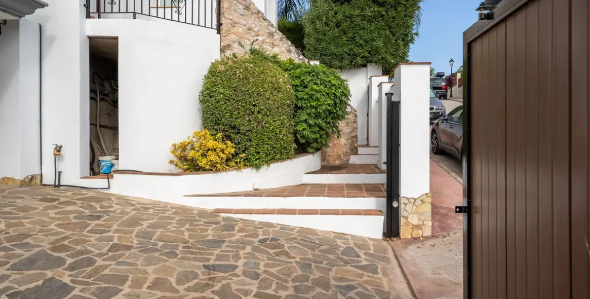 Продажа  отдельно стоящей виллы в Coín 35