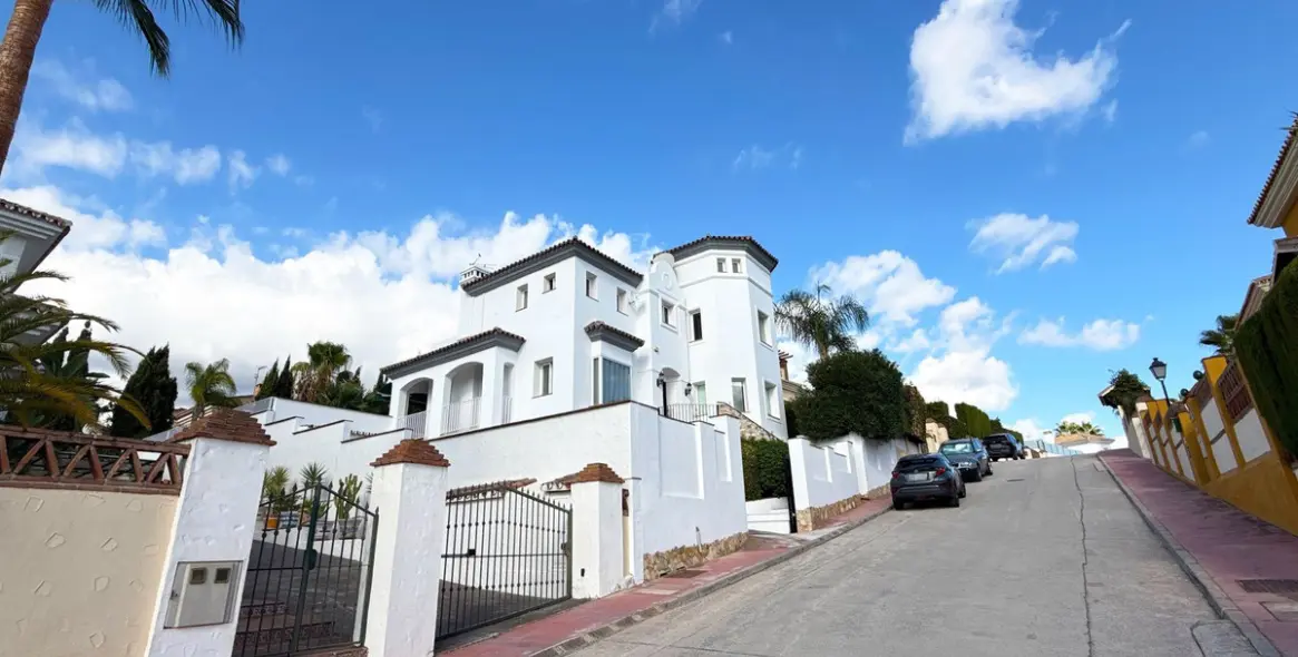 Продажа  отдельно стоящей виллы в Coín 36