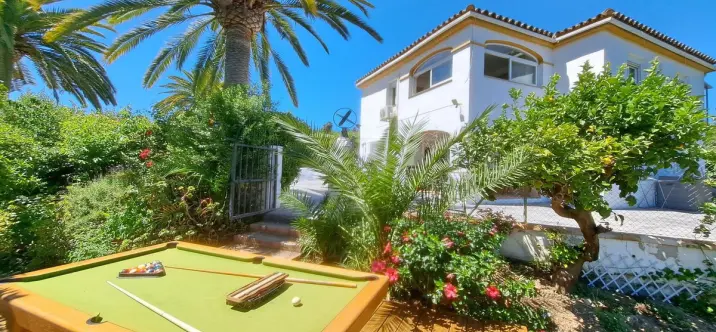 Sale of detached villa in Coín 2