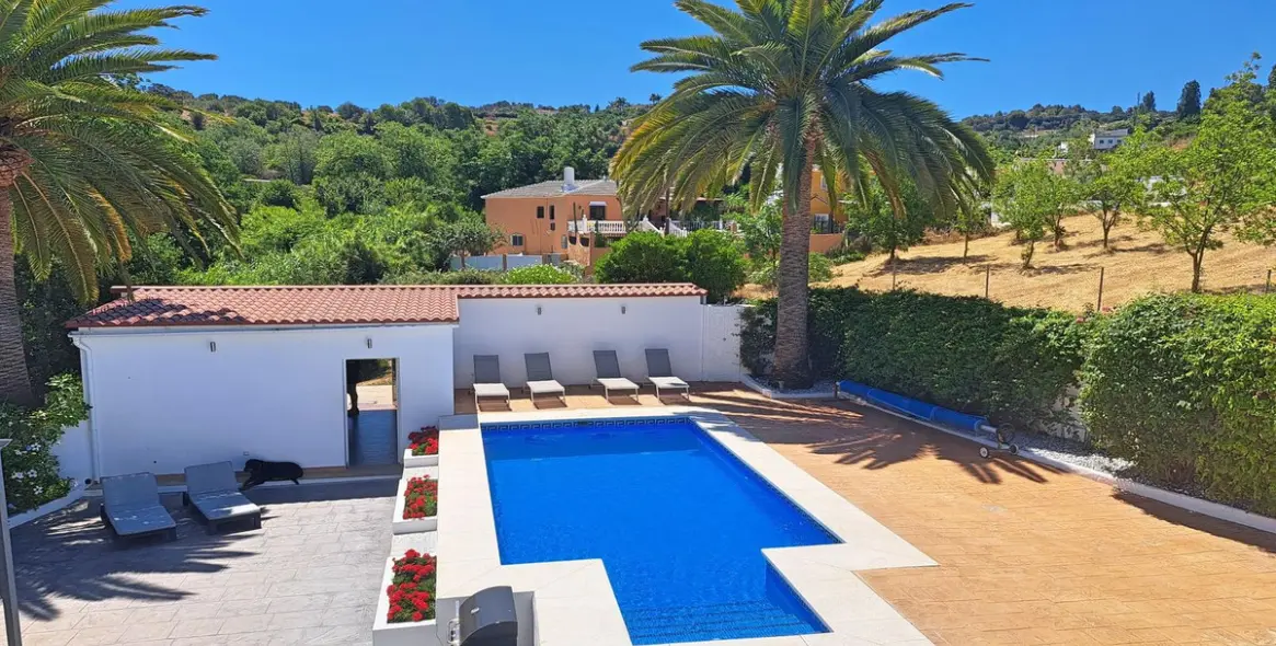 Продажа  отдельно стоящей виллы в Coín 18