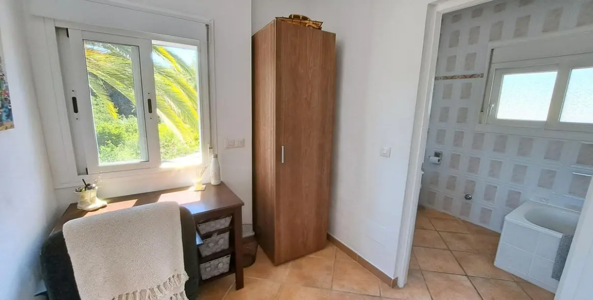 Продажа  отдельно стоящей виллы в Coín 24