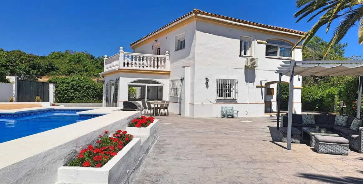 Продажа  отдельно стоящей виллы в Coín 31