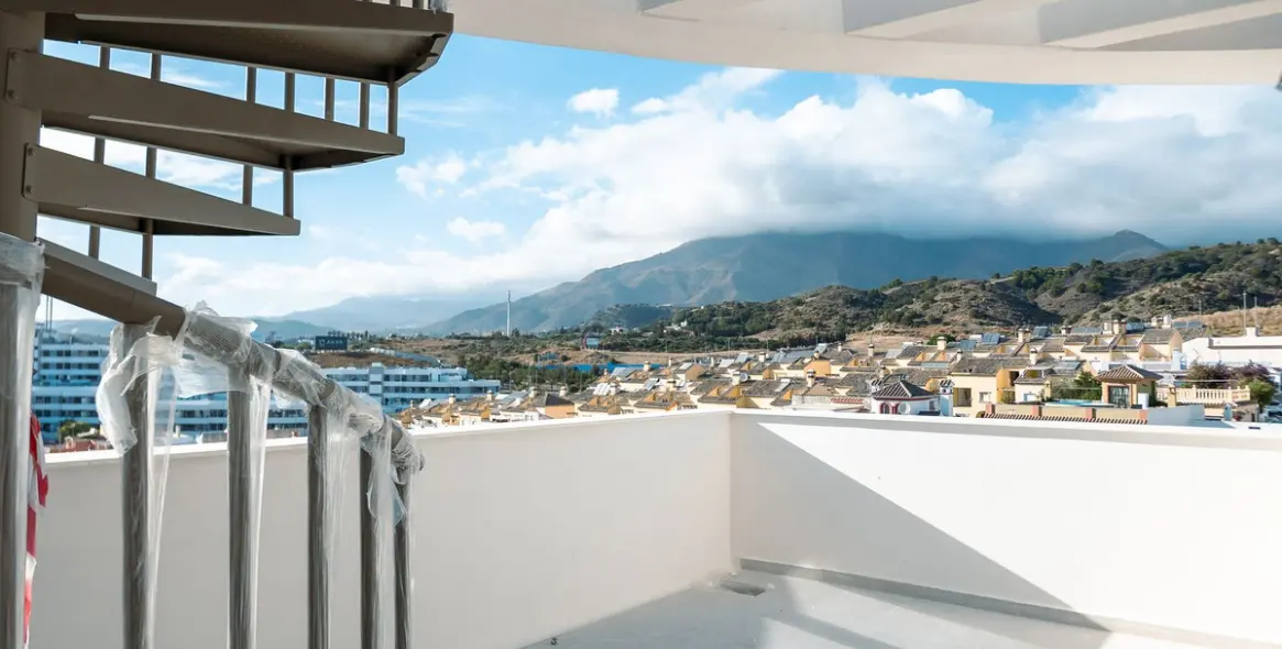 Продажа двухуровневого пентхауса в Estepona 4