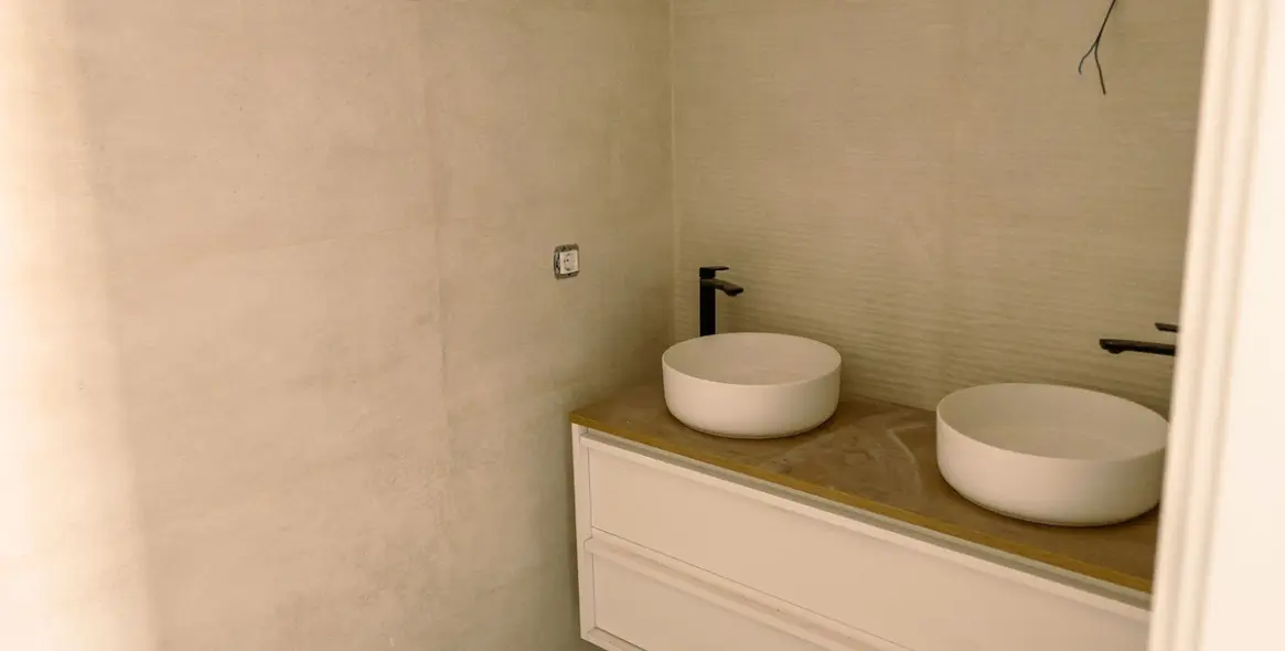 Продажа двухуровневого пентхауса в Estepona 16