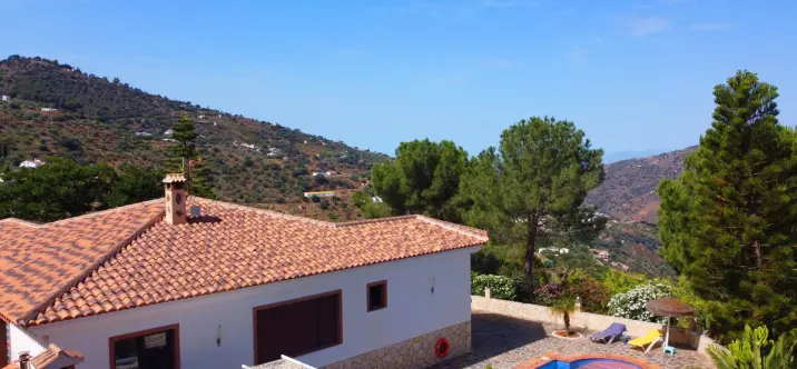 Продажа  отдельно стоящей виллы в Sayalonga 0