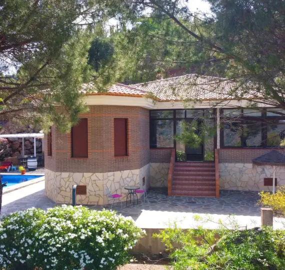 Продажа  отдельно стоящей виллы в Sayalonga