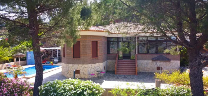 Продажа  отдельно стоящей виллы в Sayalonga 4