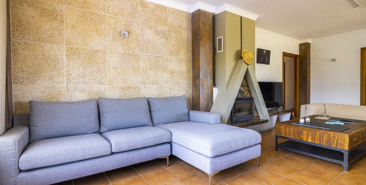 Продажа  отдельно стоящей виллы в Sayalonga 10