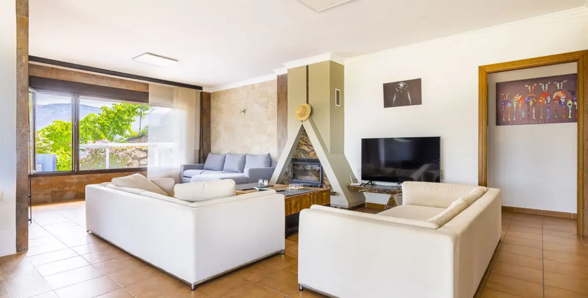 Продажа  отдельно стоящей виллы в Sayalonga 11