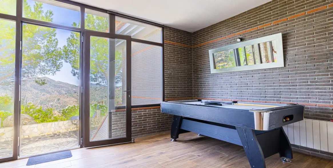 Продажа  отдельно стоящей виллы в Sayalonga 14