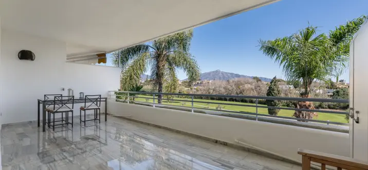 Sale of middle floor apartment in Guadalmina Baja 0