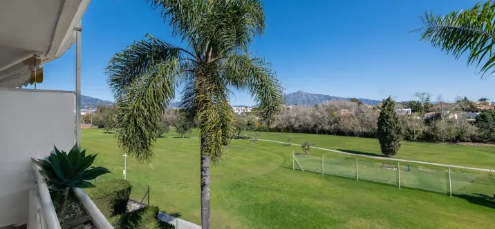 Sale of middle floor apartment in Guadalmina Baja 1