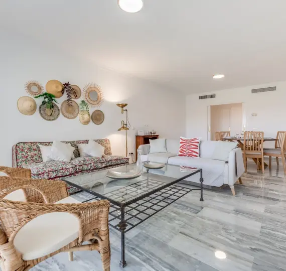 Sale of middle floor apartment in Guadalmina Baja