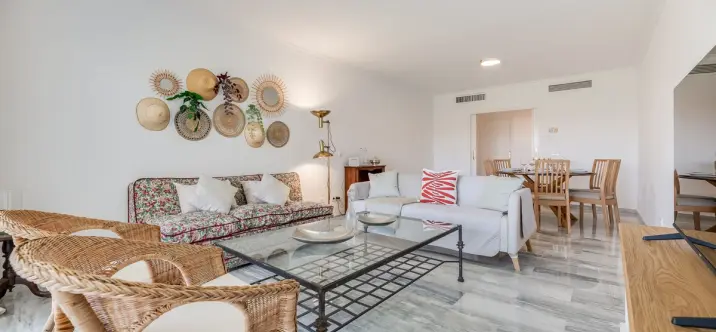 Sale of middle floor apartment in Guadalmina Baja 4