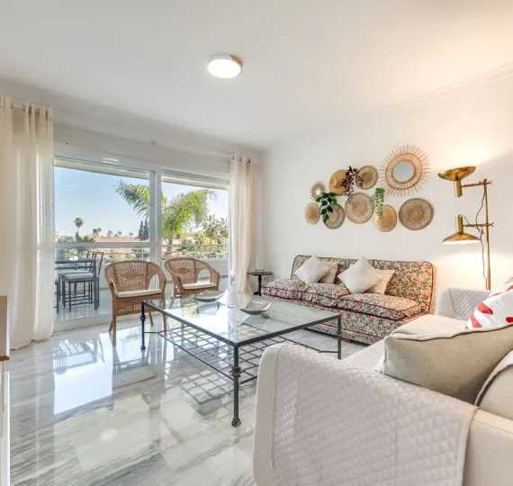 Sale of middle floor apartment in Guadalmina Baja