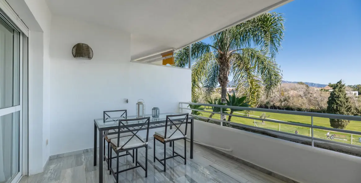 Продажа апартаментов на среднем этаже в Guadalmina Baja 9