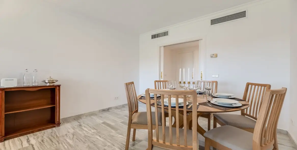 Продажа апартаментов на среднем этаже в Guadalmina Baja 11