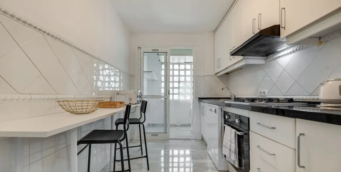 Продажа апартаментов на среднем этаже в Guadalmina Baja 14