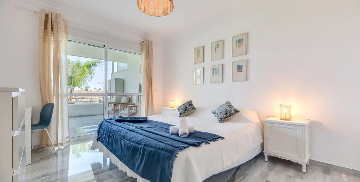 Продажа апартаментов на среднем этаже в Guadalmina Baja 16