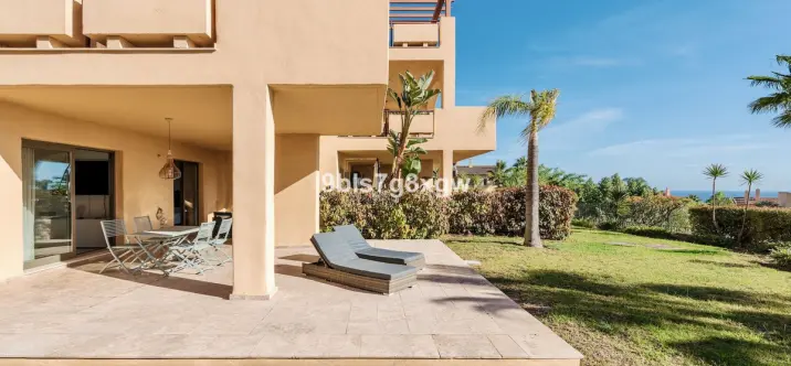 Продажа апартаментов на первом этаже в Benahavís 0