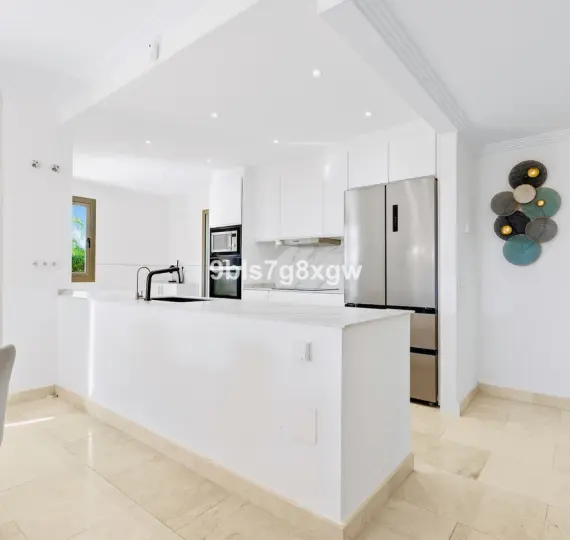 Продажа апартаментов на первом этаже в Benahavís