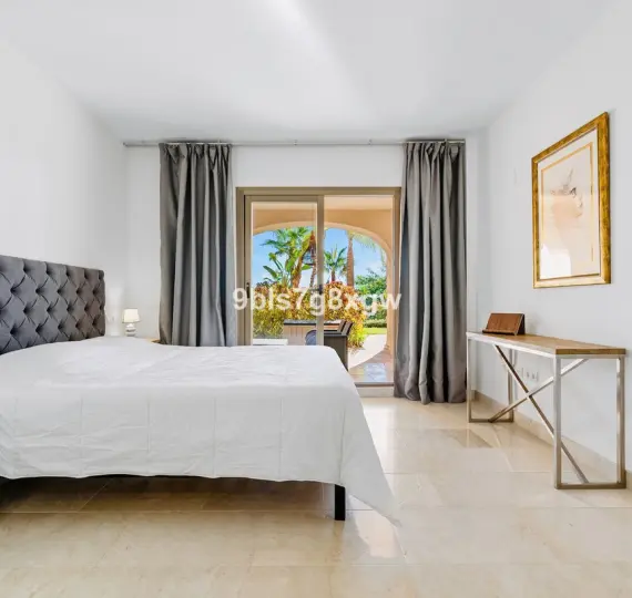 Продажа апартаментов на первом этаже в Benahavís