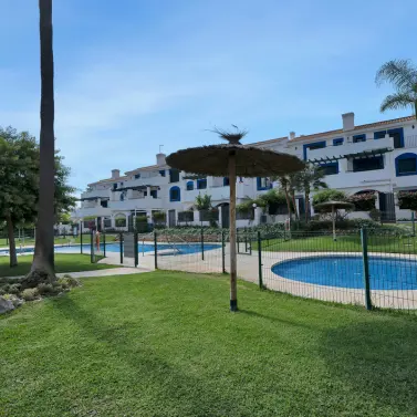 Продажа апартаментов на среднем этаже в San Pedro de Alcántara