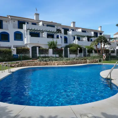 Продажа апартаментов на среднем этаже в San Pedro de Alcántara