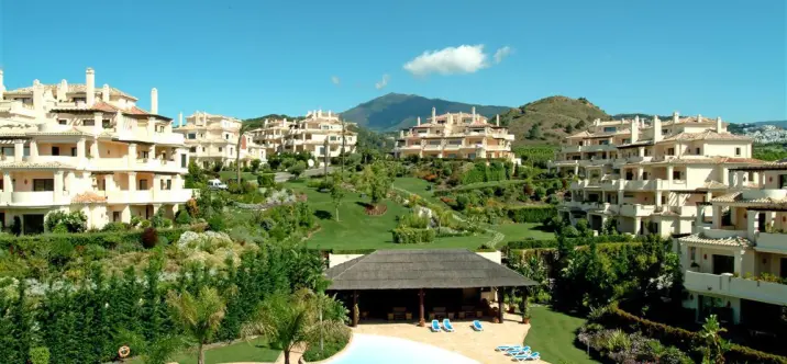 Долгосрочная аренда апартаментов на первом этаже в Benahavís 0