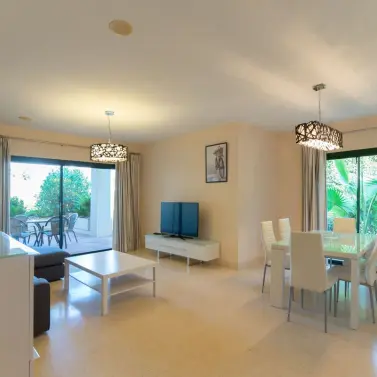 Долгосрочная аренда апартаментов на первом этаже в Benahavís