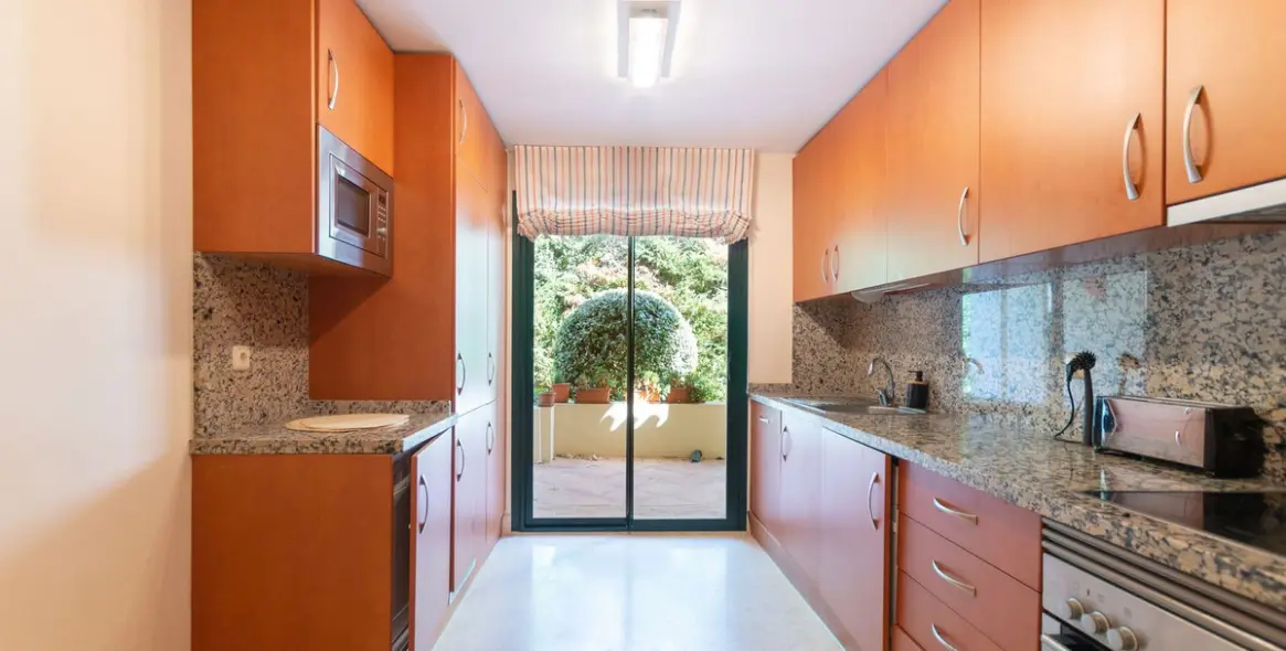 Long-term rent of ground floor apartment in Benahavís 9