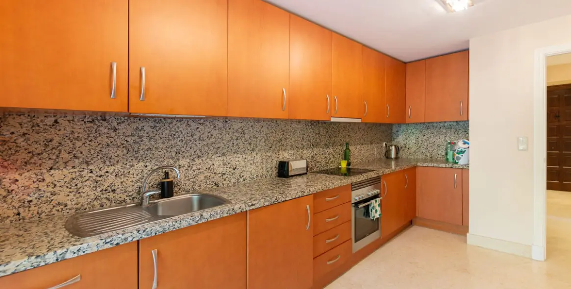 Long-term rent of ground floor apartment in Benahavís 12