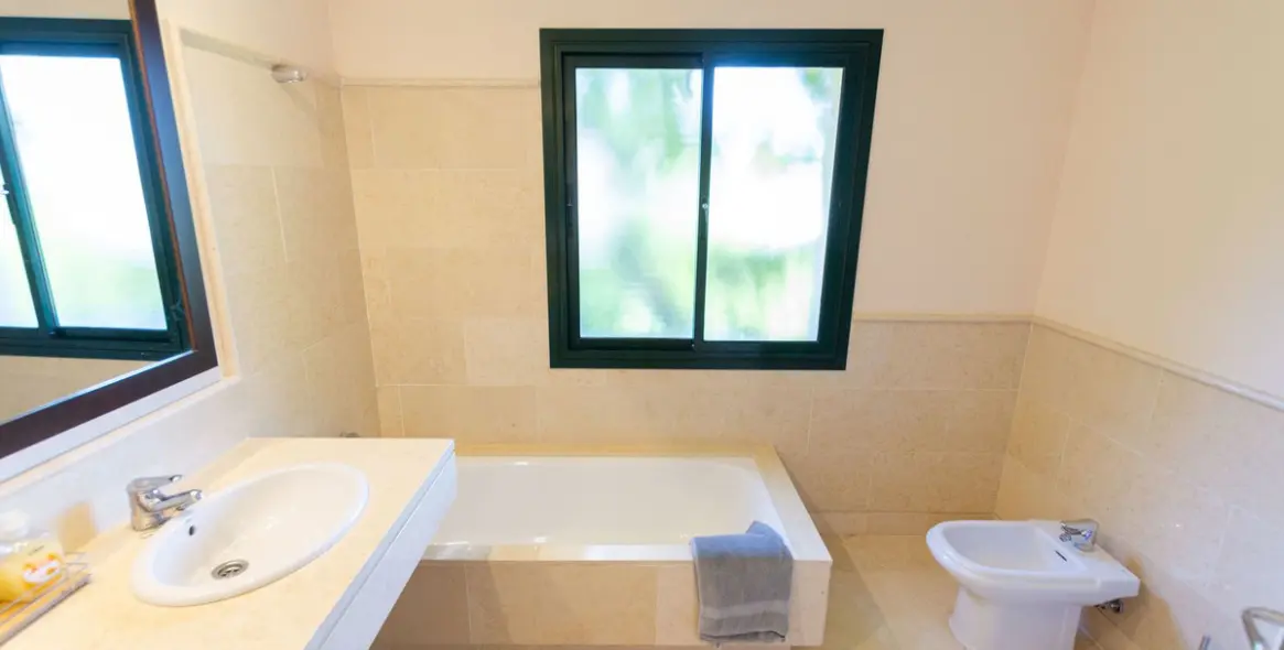 Long-term rent of ground floor apartment in Benahavís 29