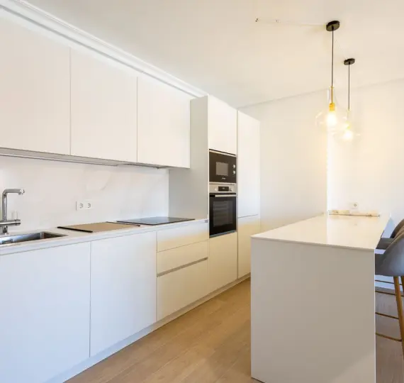 Sale of middle floor apartment in Nueva Andalucía