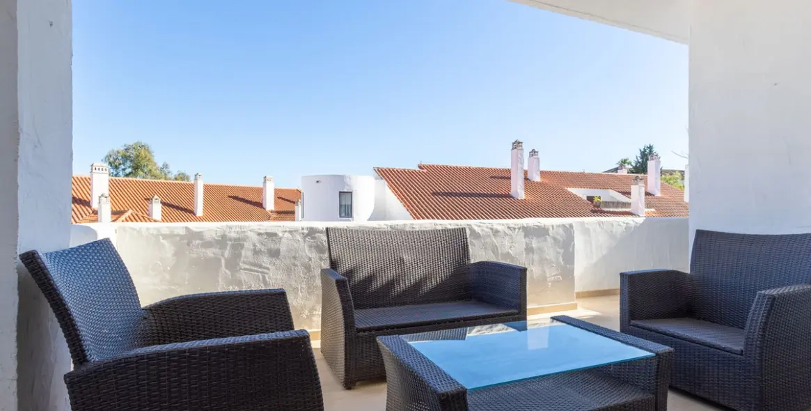 Sale of middle floor apartment in Nueva Andalucía 2
