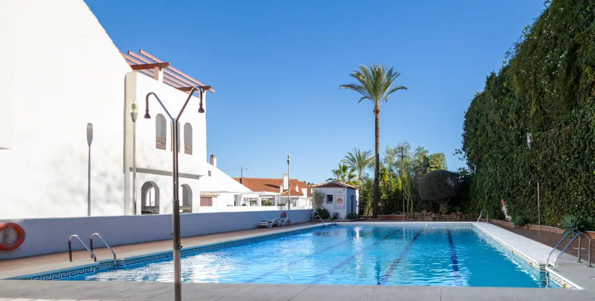 Sale of middle floor apartment in Nueva Andalucía 13