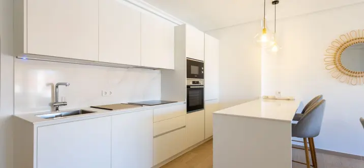Venta de apartamento en planta media en Nueva Andalucía 0