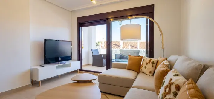 Venta de apartamento en planta media en Nueva Andalucía 3