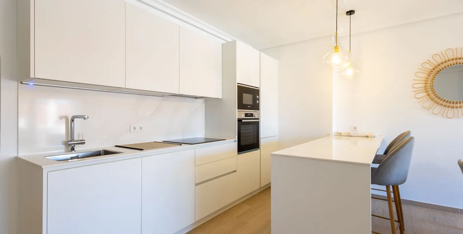 Sale of middle floor apartment in Nueva Andalucía 1