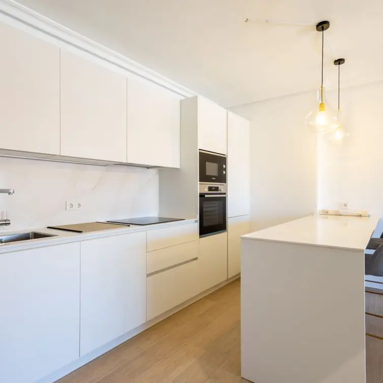 Sale of middle floor apartment in Nueva Andalucía