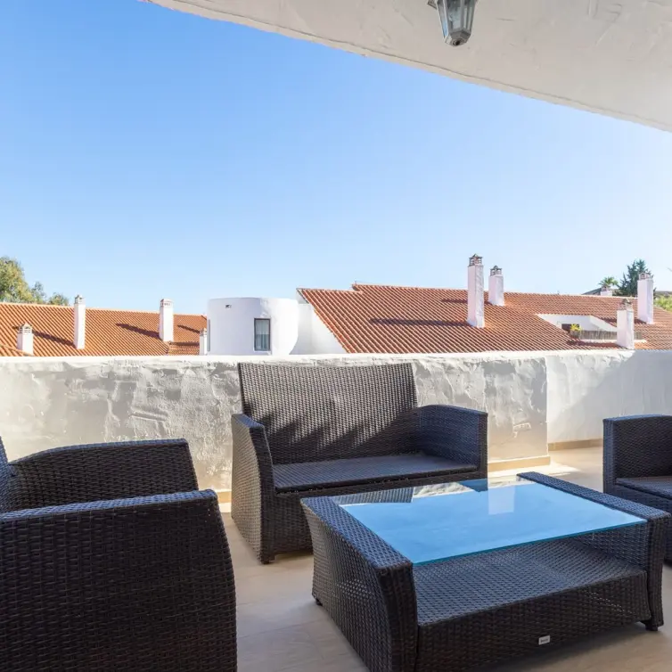 Sale of middle floor apartment in Nueva Andalucía