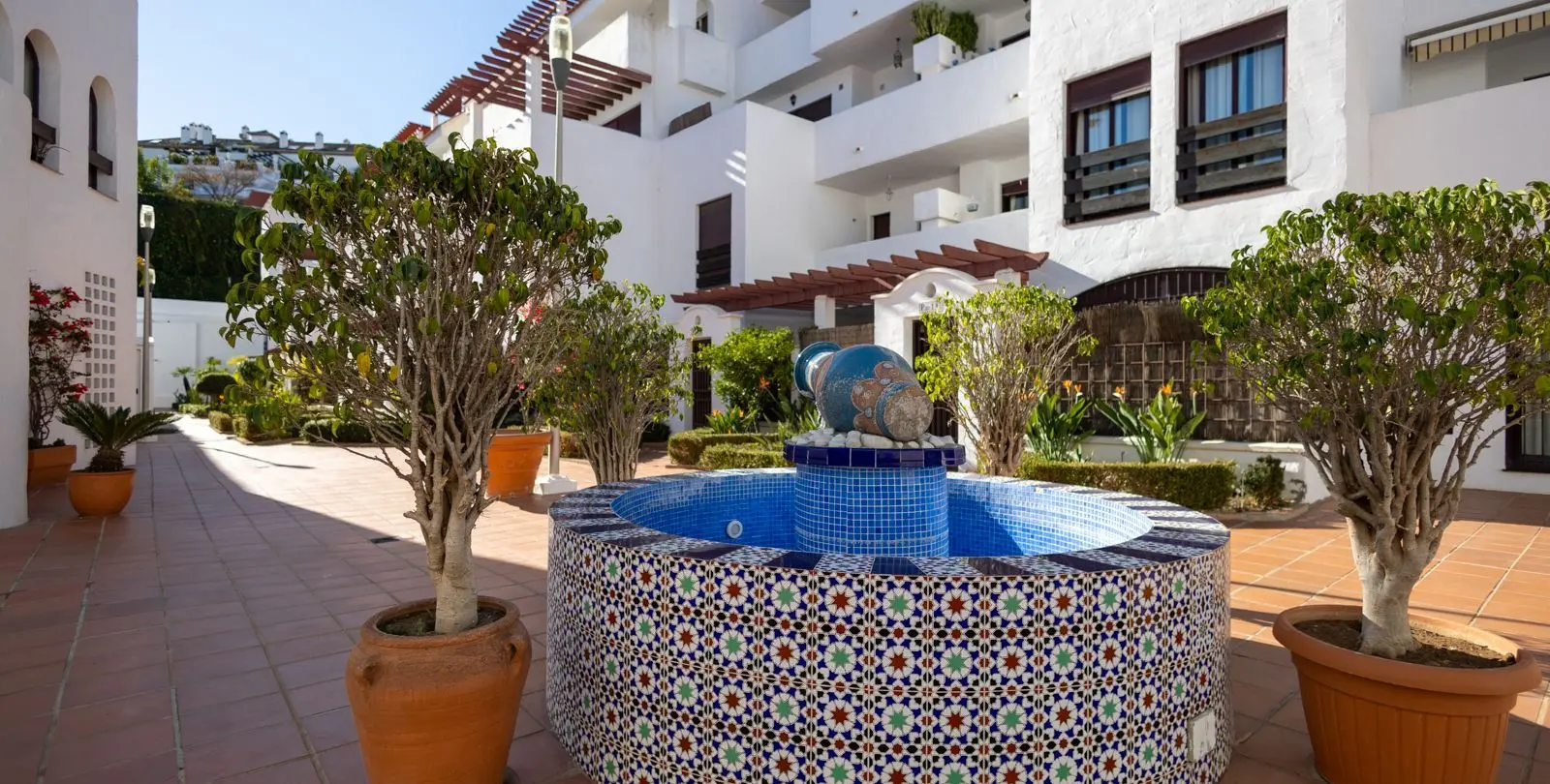 Sale of middle floor apartment in Nueva Andalucía 16