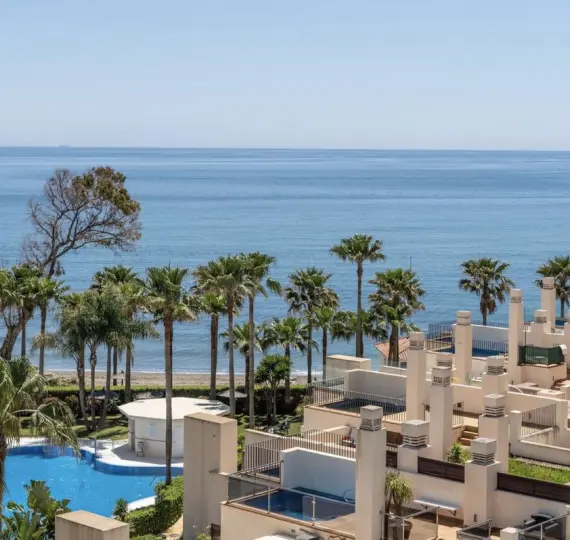 Продажа двухуровневого пентхауса в New Golden Mile