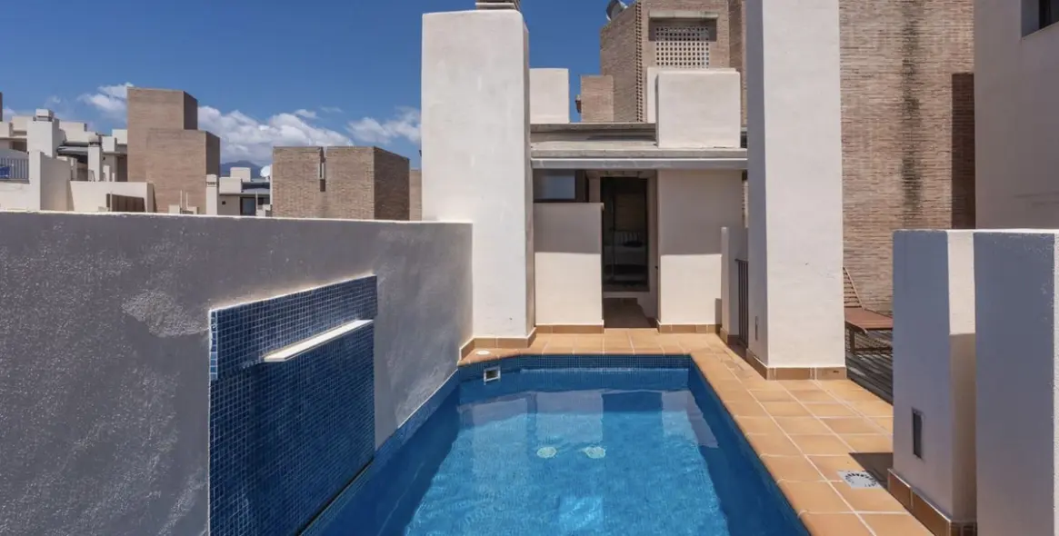 Venta de ático dúplex en New Golden Mile 14