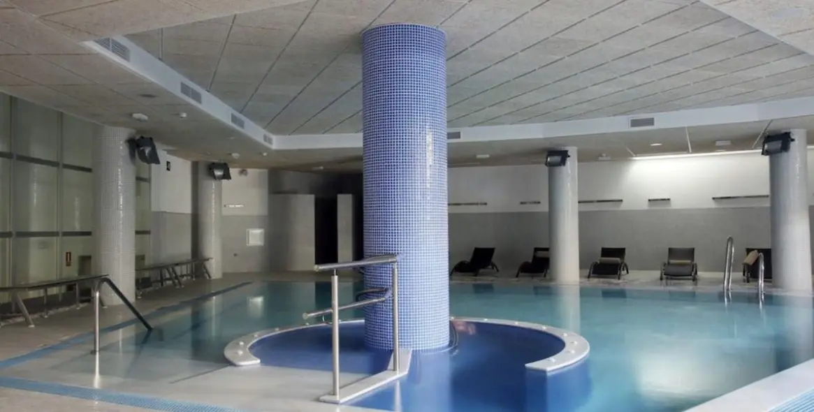 Продажа двухуровневого пентхауса в New Golden Mile 13