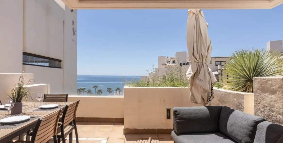 Sale of penthouse duplex in New Golden Mile 7