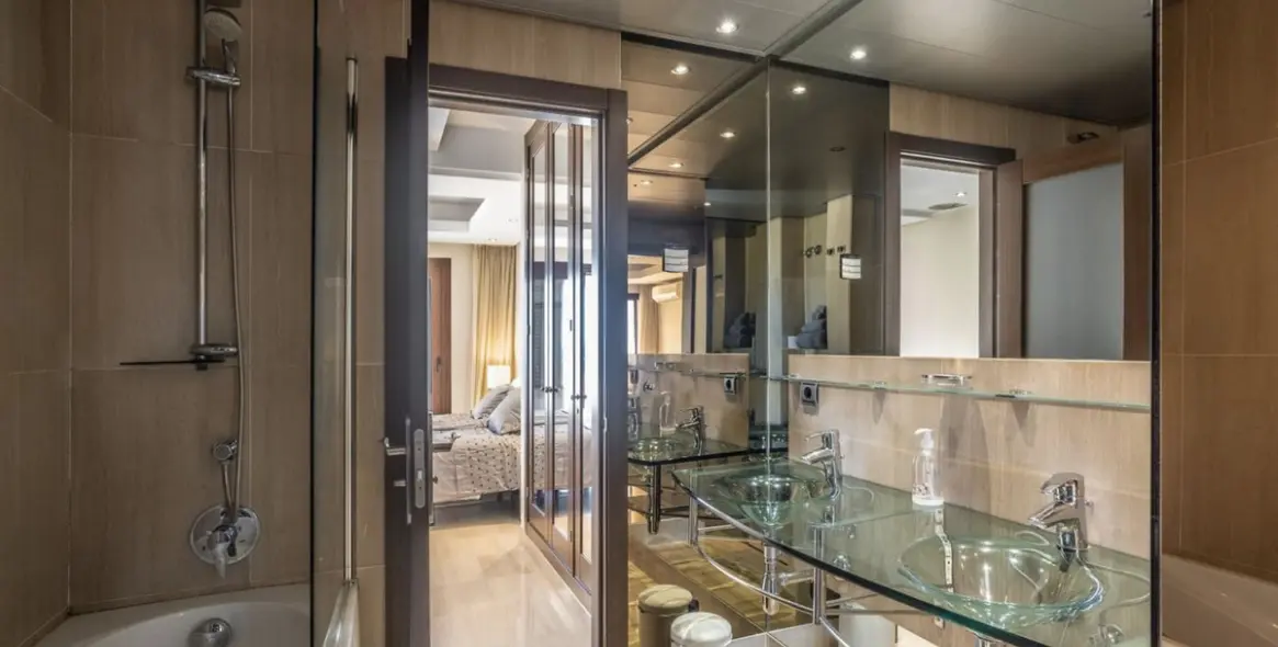Sale of penthouse duplex in New Golden Mile 16