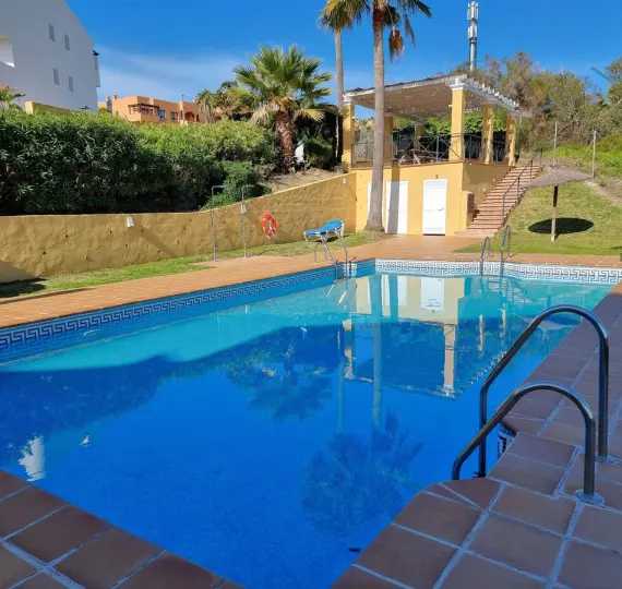 Sale of penthouse in Estepona