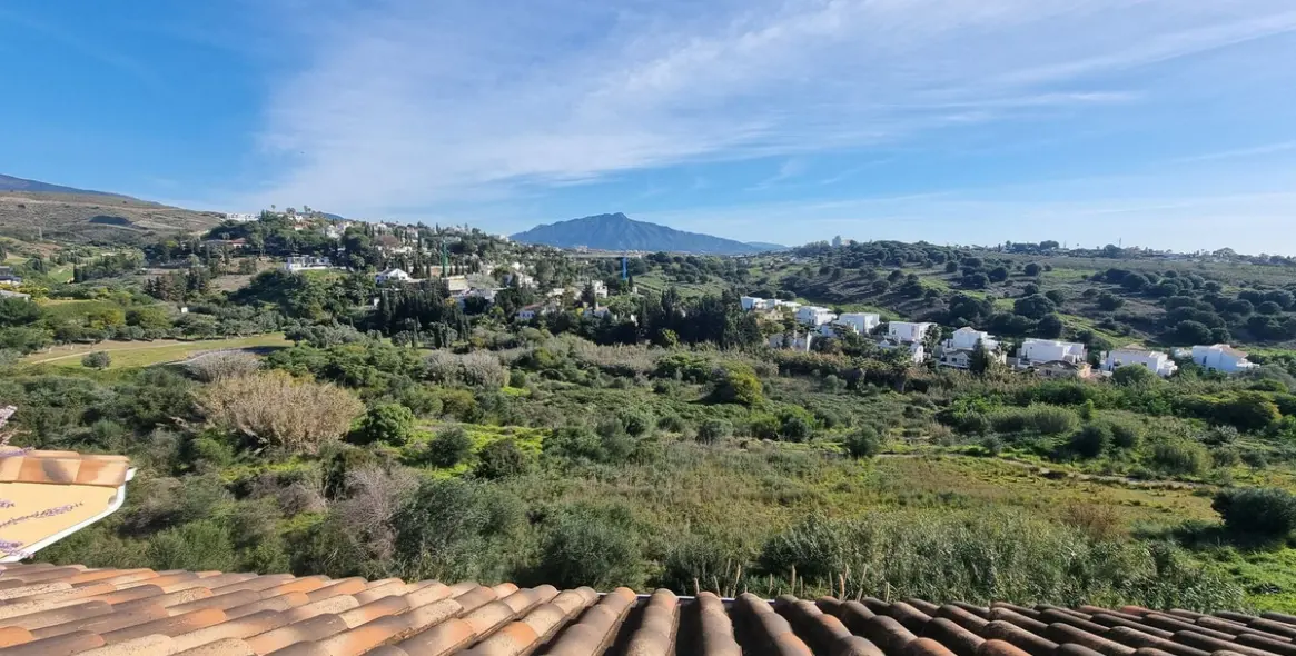 Sale of penthouse in Estepona 10