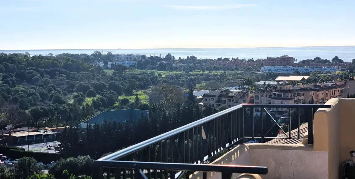 Sale of penthouse in Estepona 13